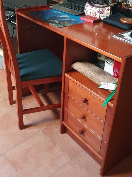 Estúdio completo com escrivaninha