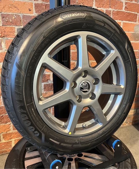 Koła Zimowe 16 Skoda Octavia 205/60R16 Nowe 5x112 Goodyear 2024 Felgi