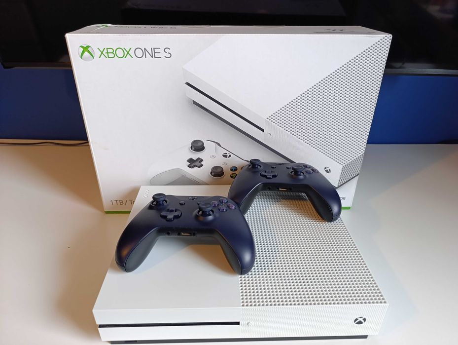 Microsoft Xbox One S 1TB + 2 pady kompletny zestaw stan idealny !!!