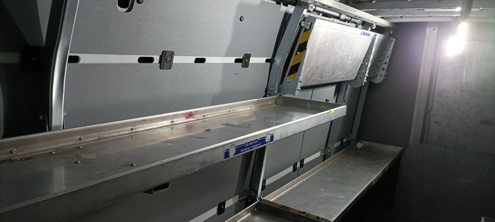 porta blindada entre carga e cabine, Mercedes sprinter