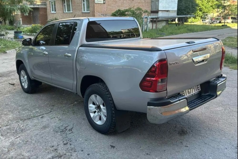 Продам авто Toyota Hilux 2017