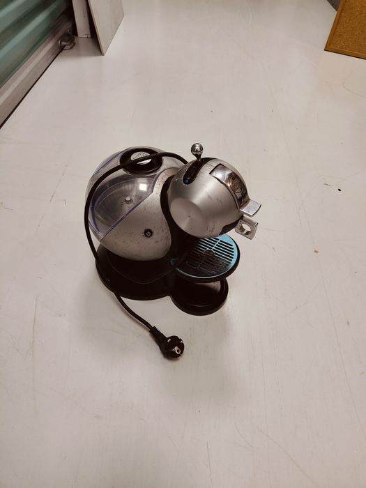 Maquina café Nescafé Dolce Gusto cinzenta metalicada