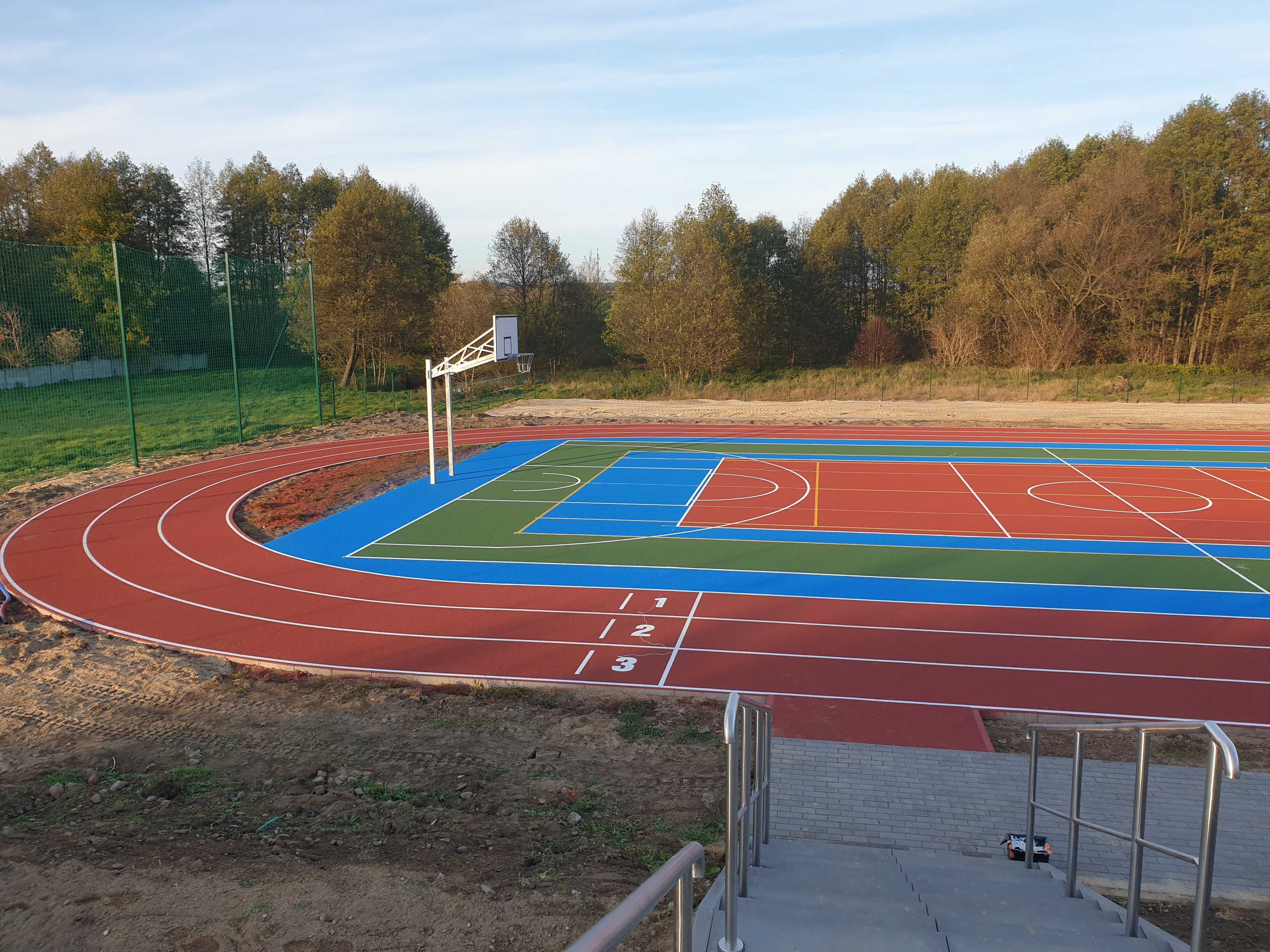 Malowanie linii bieżni i boisk poliuretanowych, obiektów sportowych