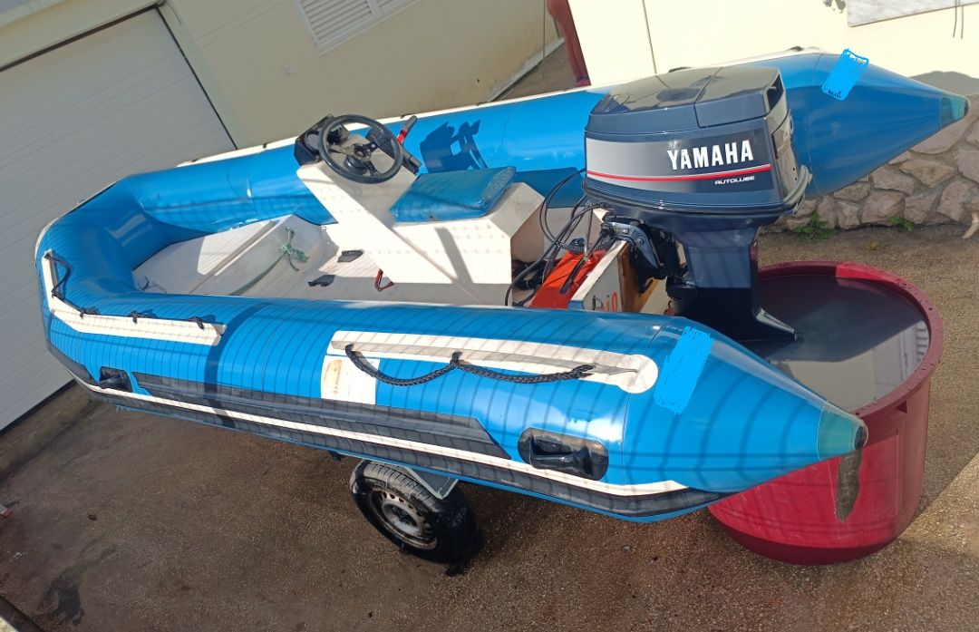 Barco semi rígido 4.50 motor Yamaha atrelado reboque