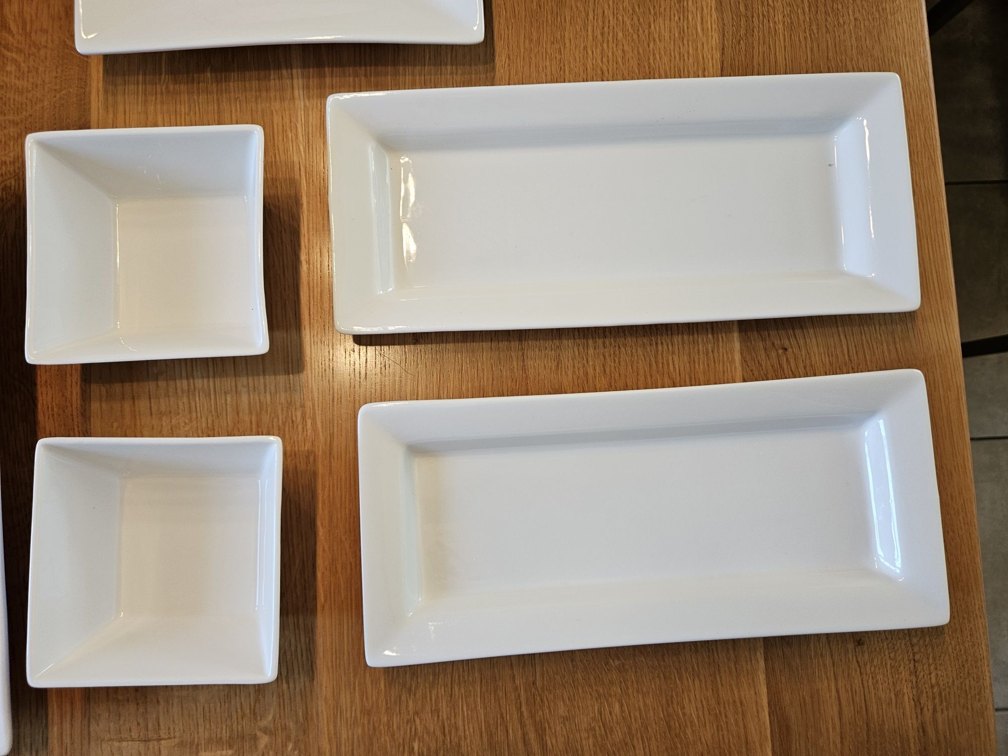 Komplet z białej porcelany