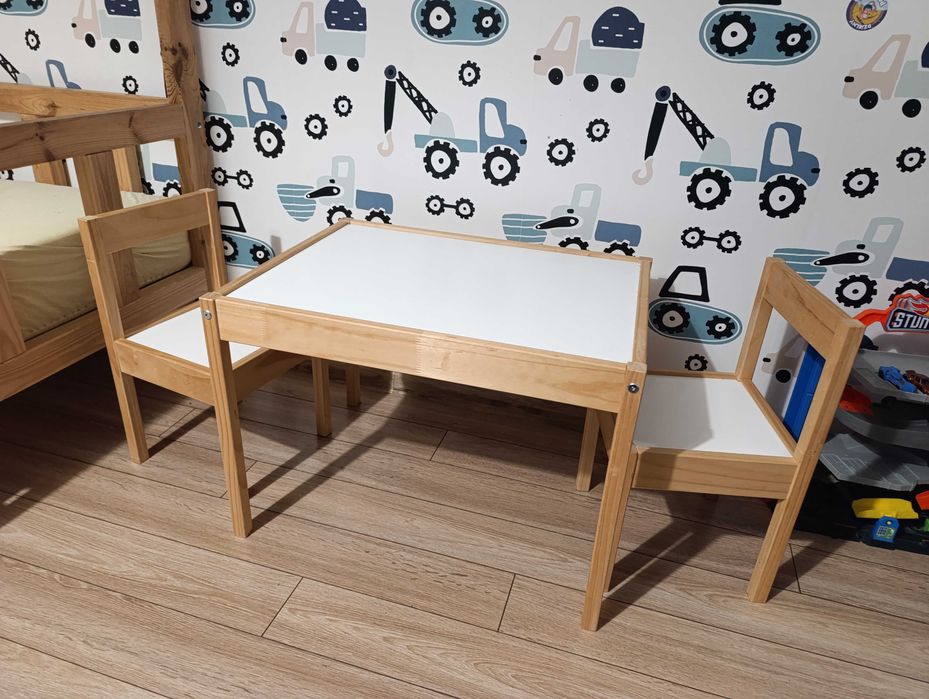 Stolik dziecięcy IKEA LÄTT + dwa krzesełka