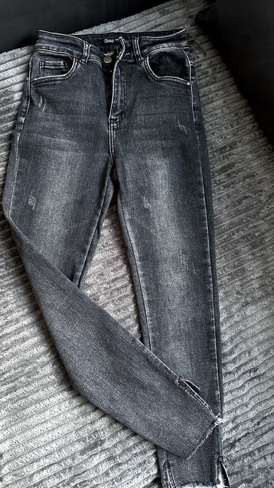 Джинси чорного кольору