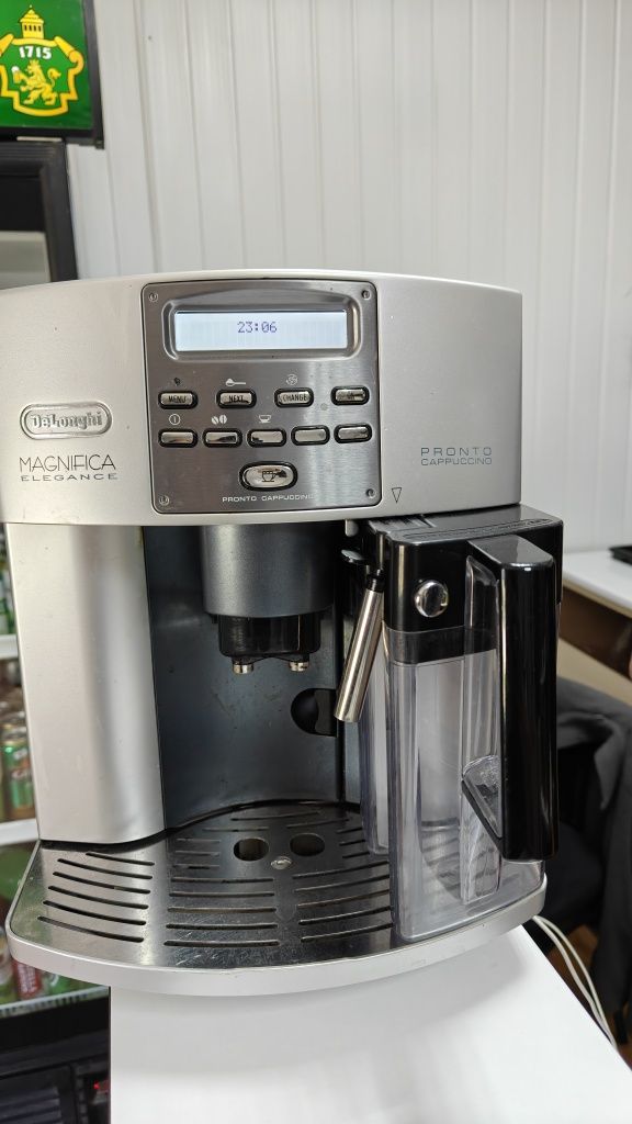 Кофе машина delonghi с Капучінатором