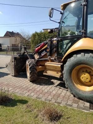 Sprzedam koparko-ładowarkę marki Caterpillar 428E z 2007r.
Stan motogo