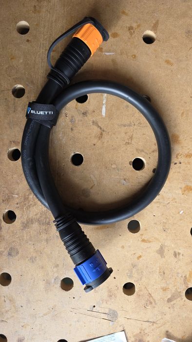 Кабель BLUETTI для присоединения дополнительного аккумулятора