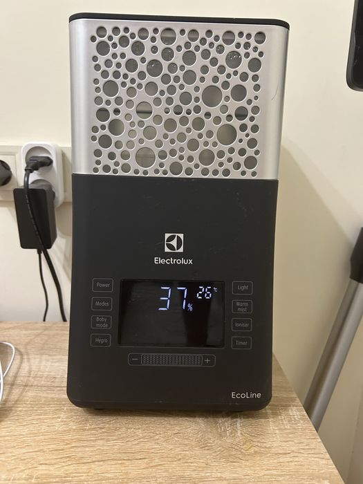 Увлажнитель воздуха  Electrolux EHU-3710D
