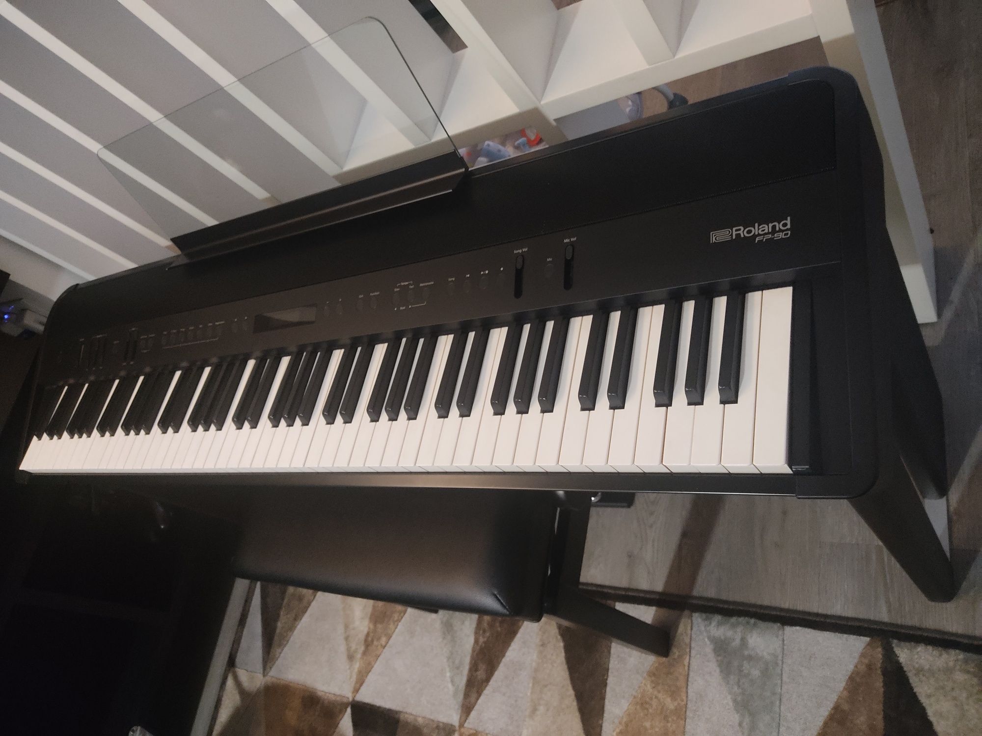 Piano Roland FP-90 com banco