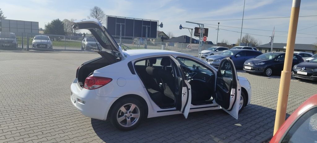 Chevrolet cruze. 1.8 benzyna 141KM +gaz fabryczny / 2011 r.