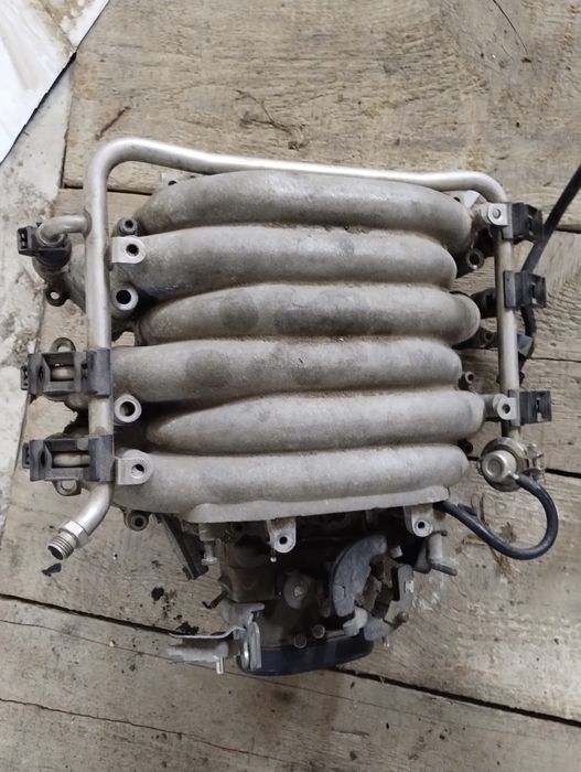 Продам впускний колектор ауді 100 2.8 AAH