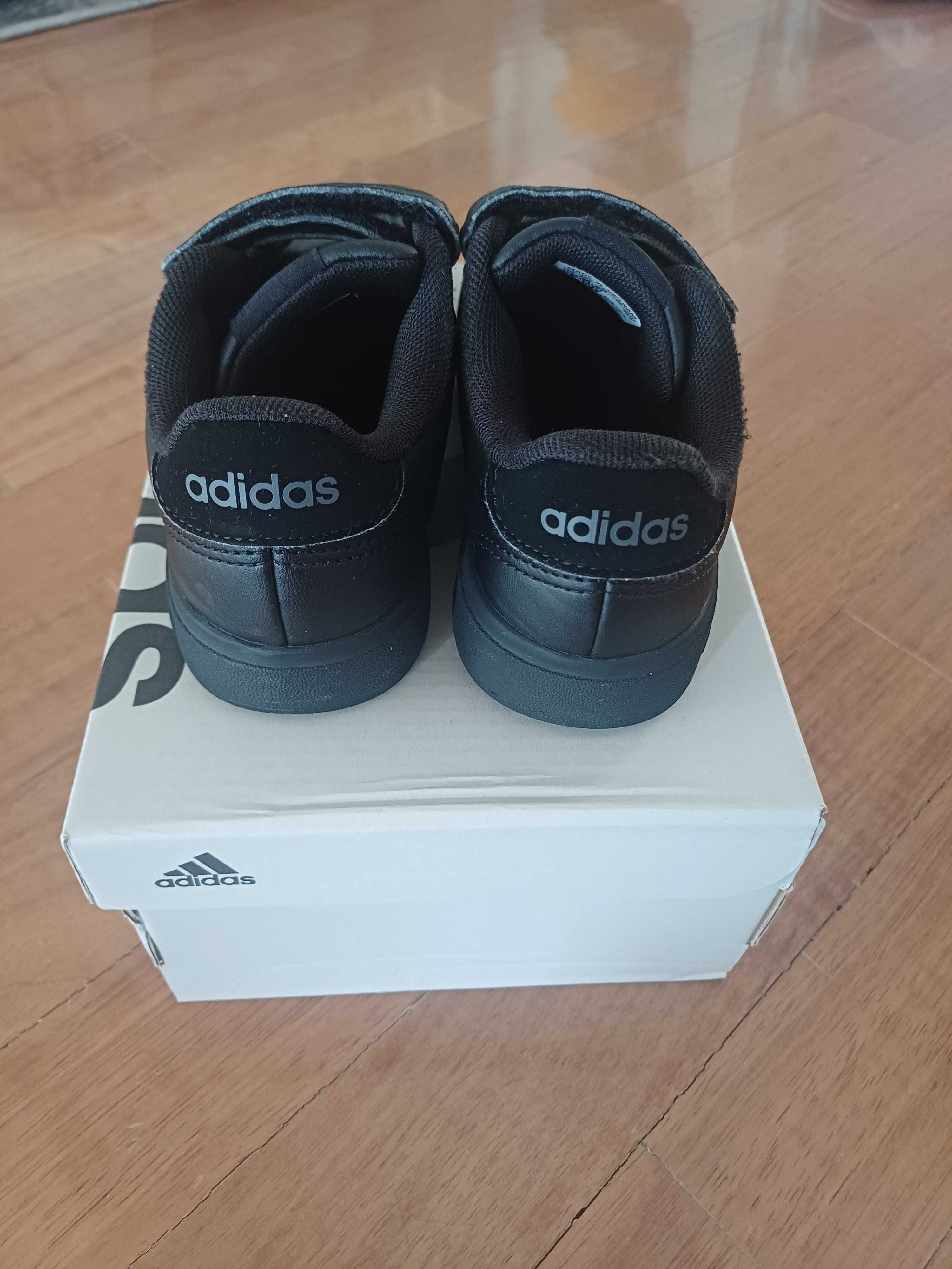 Sapatilhas Adidas n°28