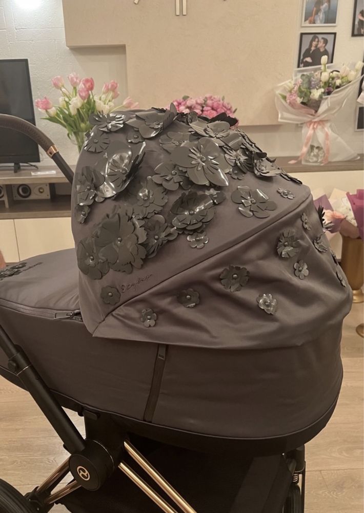 Люлька Cybex Priam Lux Simply Flowers Grey dark grey