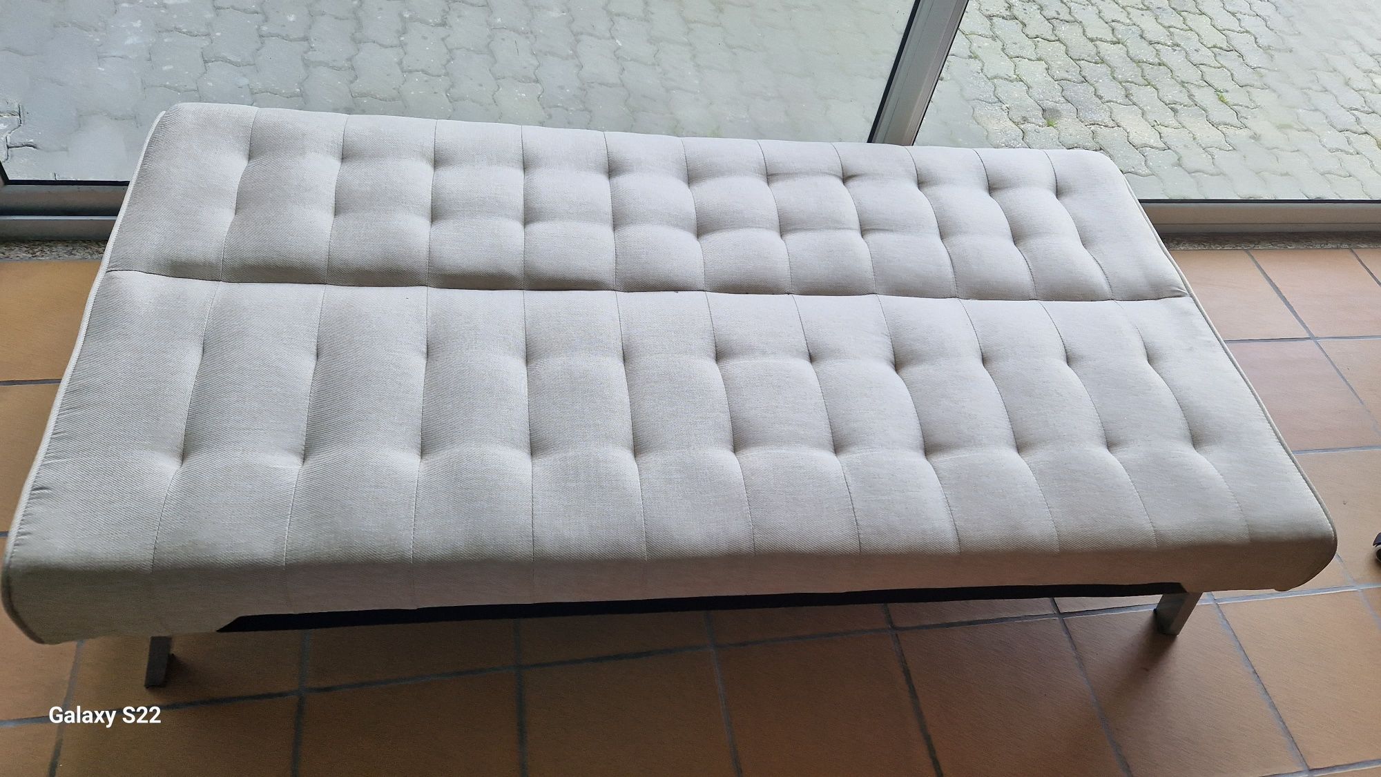 Sofa cama  de cor beje