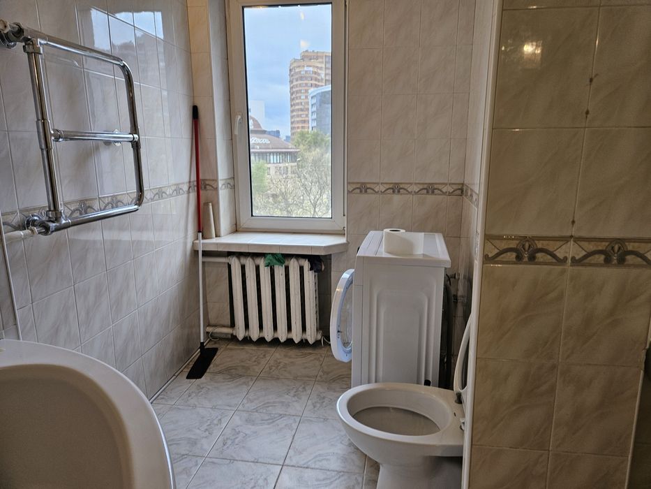 Продаж  2-3 кімнатна квартира вул.Алмазова,14 82м метро Печерська
