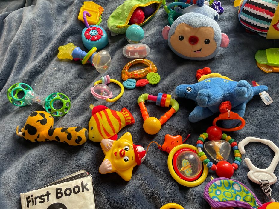 Zabawki dla niemowlaka Fisher Price książki kontrastowe