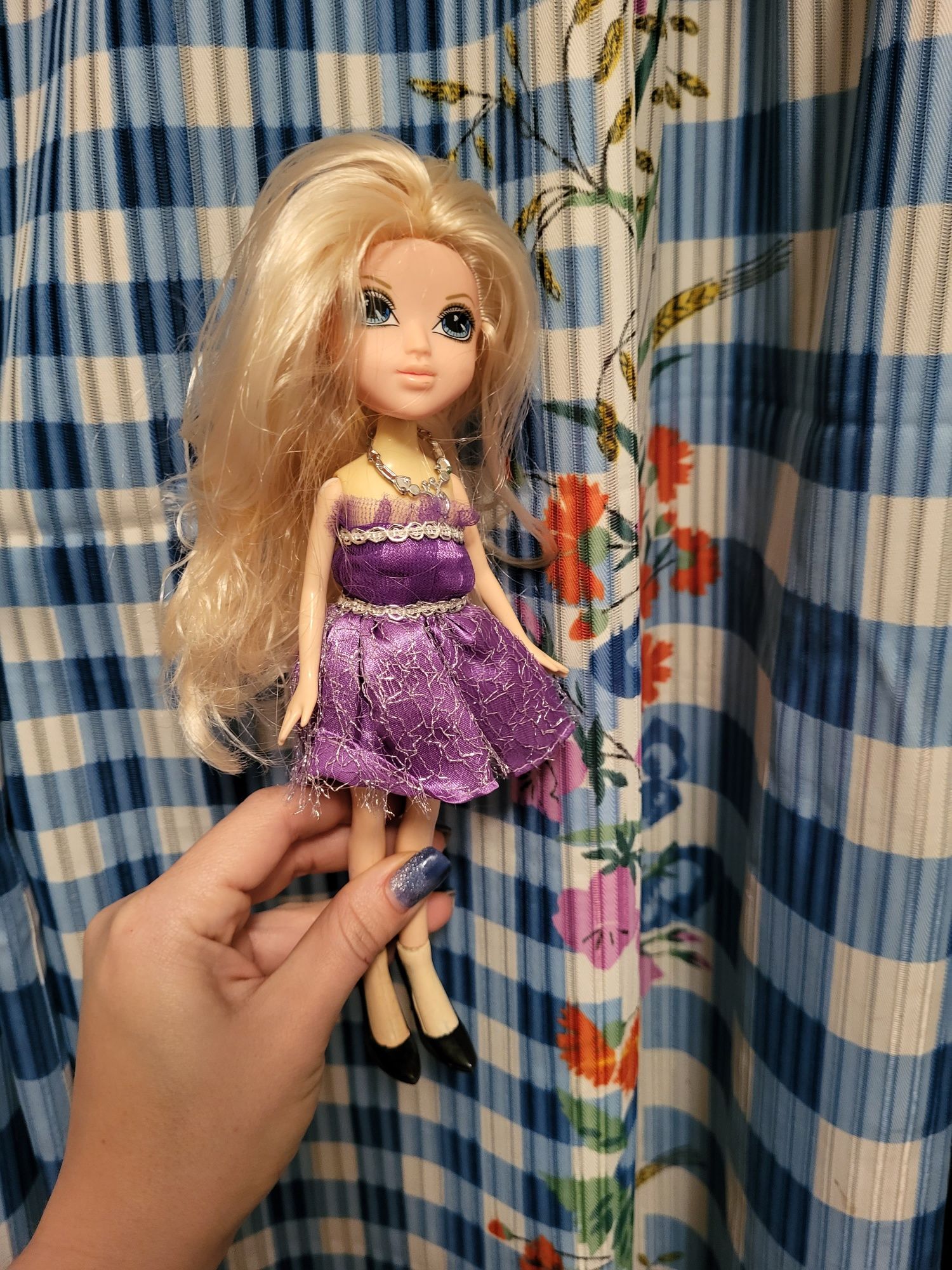 Продам красивую куклу блондинка с длинными волосами лялька