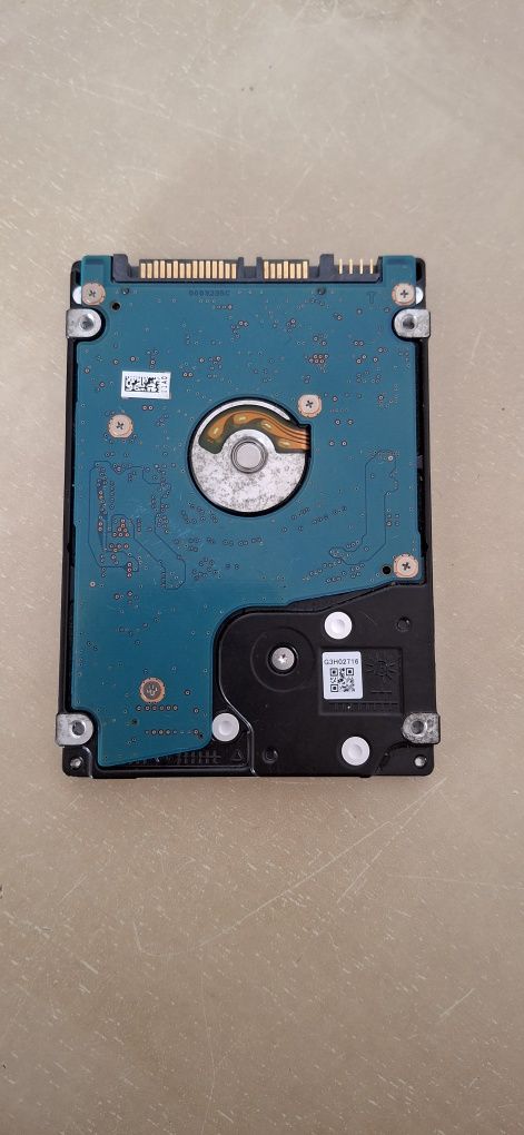dysk twardy (HDD) o pojemności 1 TB,