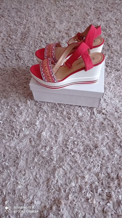 Buty na koturnie kolorowe