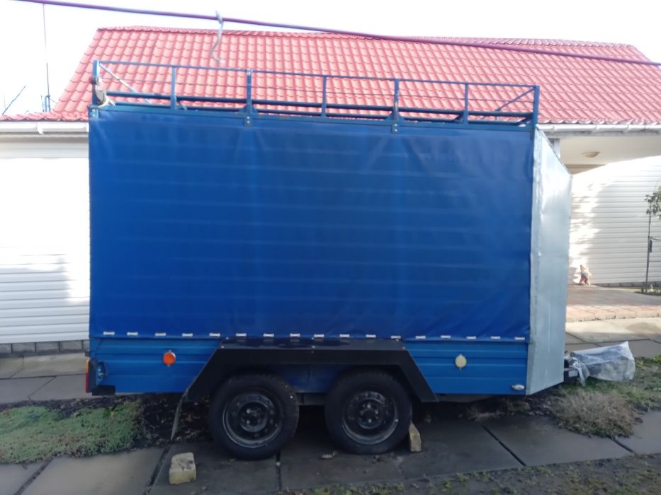 Бортовий тентований причіп