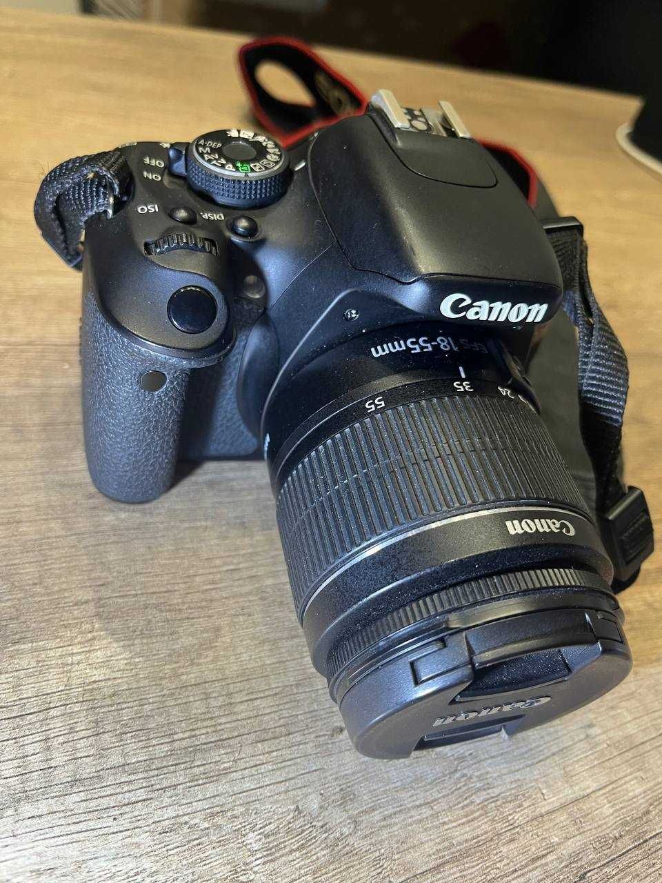 Дзеркальний фотоапарат Canon EOS 600D kit 18-55