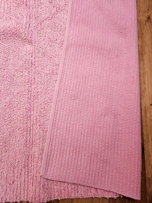 Carpete cor de rosa pêlo curto