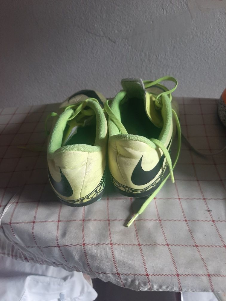 Chuteira Nike criança tam 36