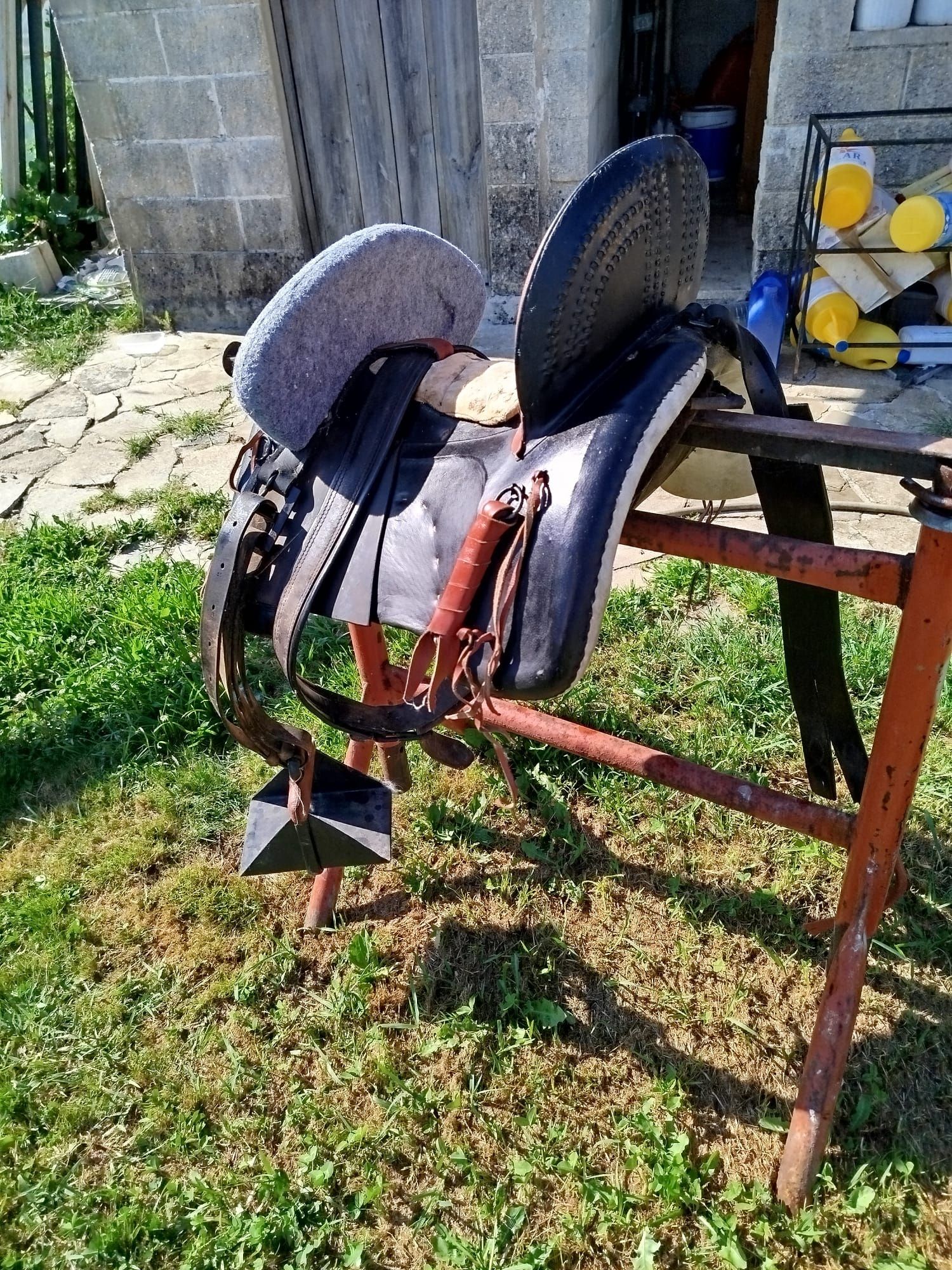 Selas cavalos, arnês, botas, e outros LOTE