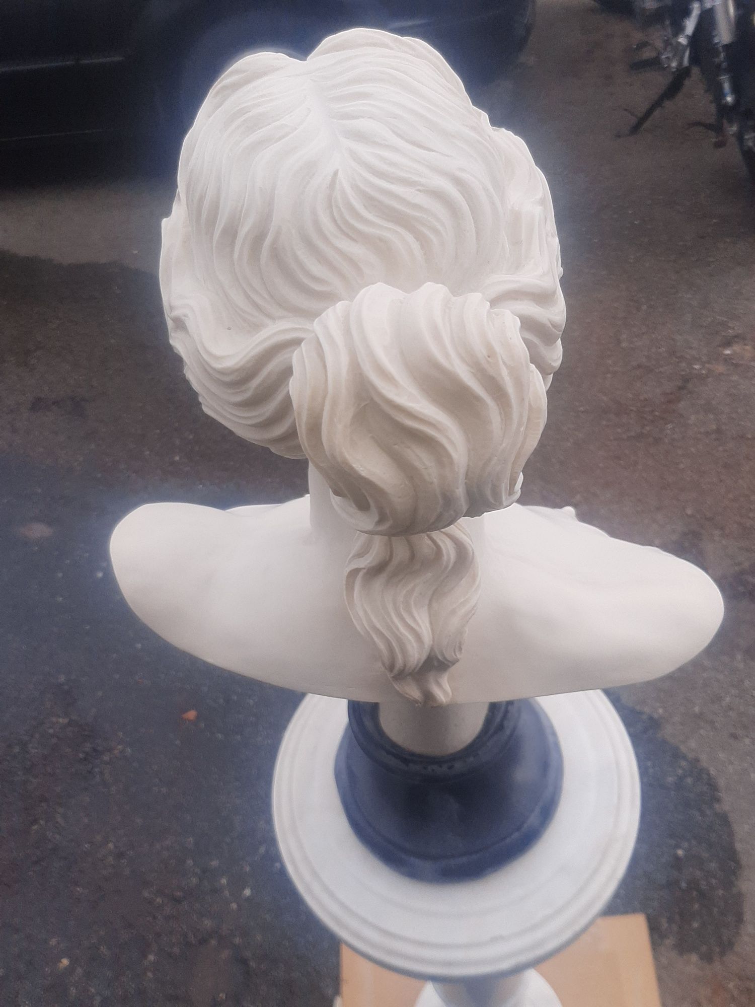 Antiga Coluna em Mármore Maciço Italiano Com Escultura Venus do Nilo