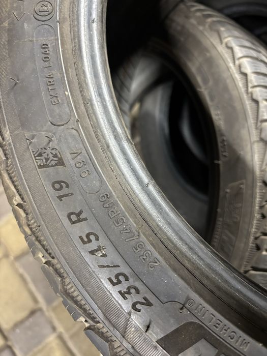 Шини зимові R19 235/45 Michelin 2шт.(ціна за скат)2019рік