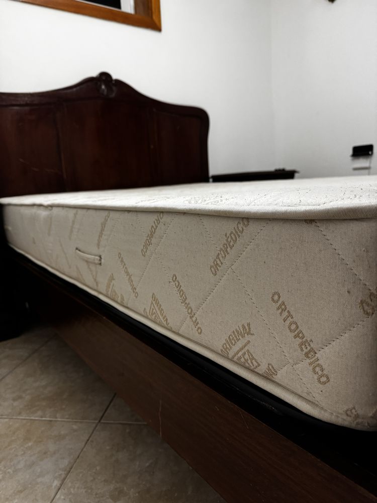 Cama de casal com colchão