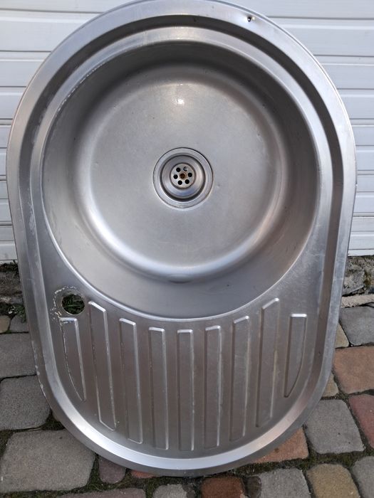 Кухонна мийка з нержавіючої сталі