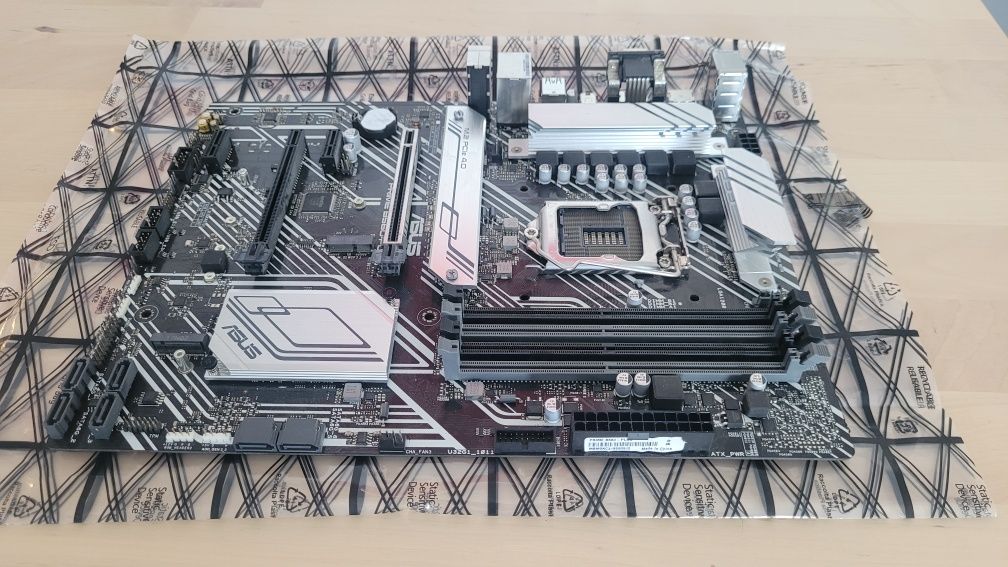Asus PRIME b560 - PLUS

i5-11400f

Kingston fury beast ddr4 16gb, 2x8g