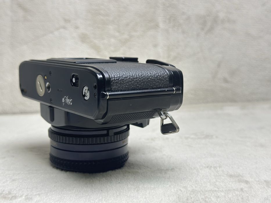 Minolta X-7A z obiektywem 50mm f2 aparat analogowy tradycyjny