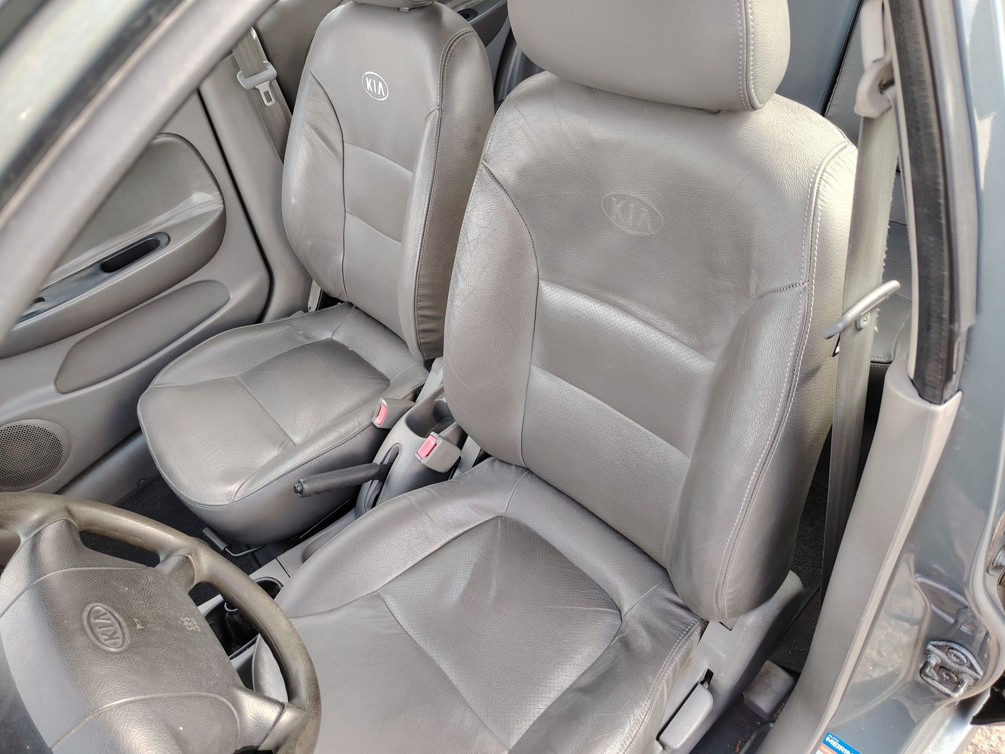 Kia Rio SW 1.3 só 135.000 km em excelente estado geral /Leia o anúncio