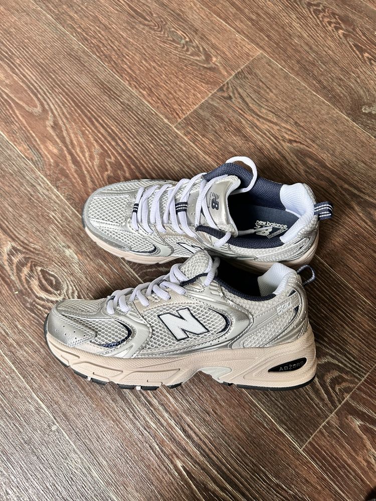 Жіночі кросівки New Balance 530