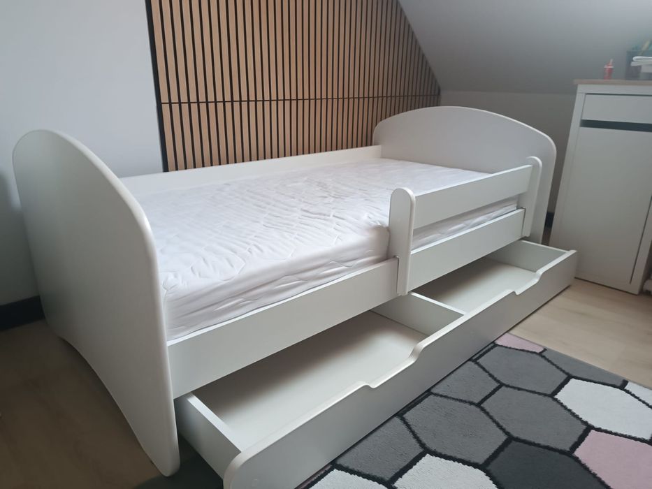 Łóżko dziecięce 160x90 z materacem