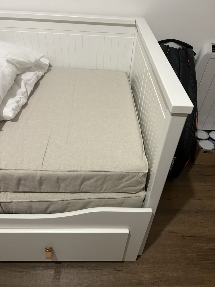 Dois colchões marca IKEA com 2 metros por 80 cms