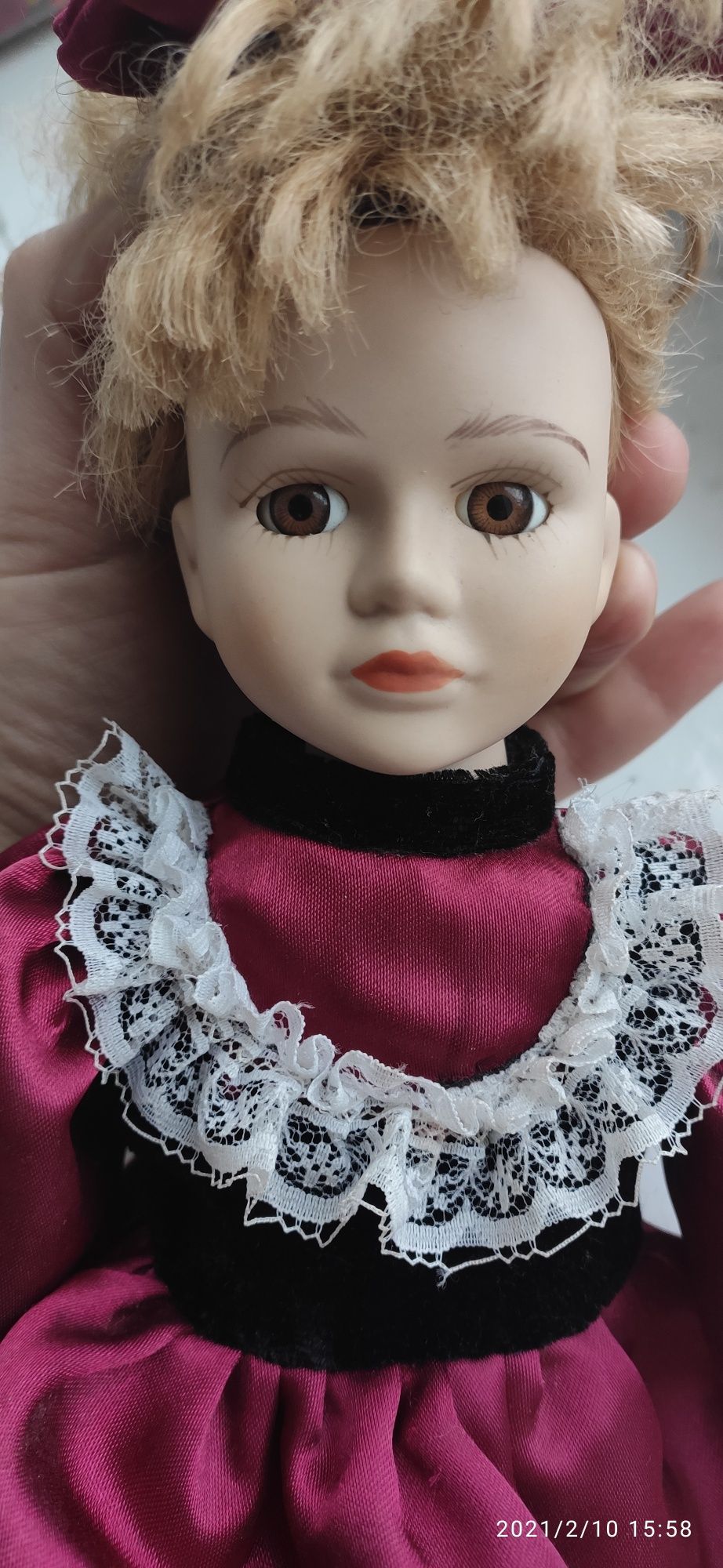 Фарфоровая кукла лялька