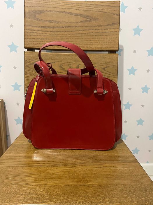 Продам сумочку жіночу лакову червоного кольору