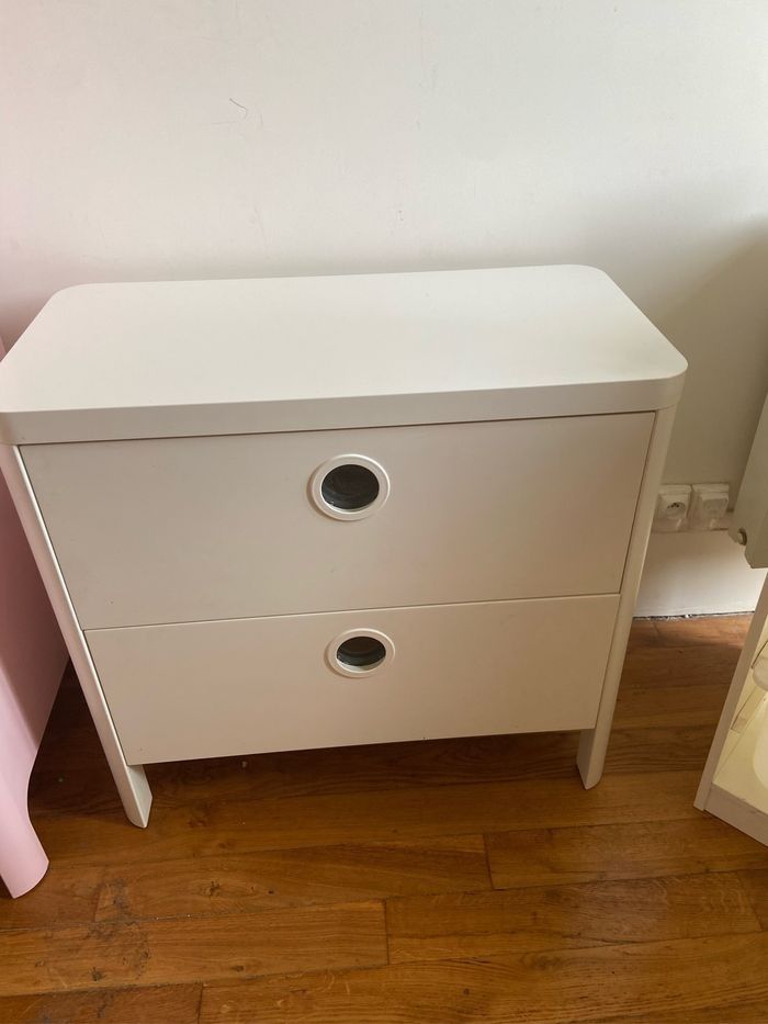 Cómoda IKEA 2 gavetas quarto criança
