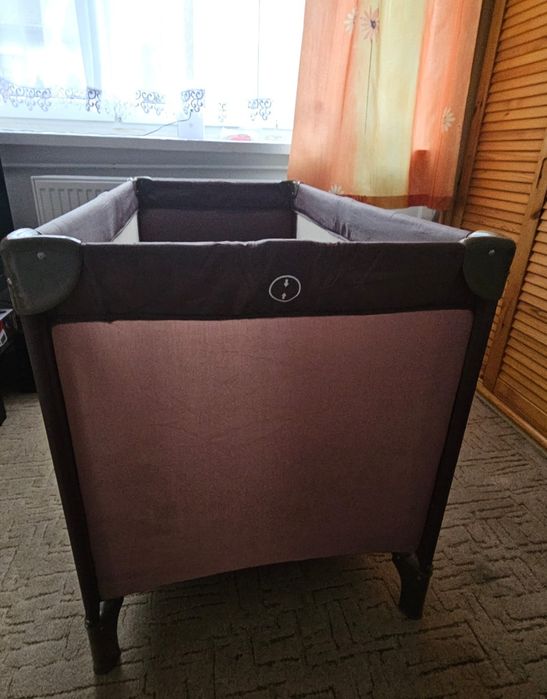 Łóżeczko turystyczne z materacem i pościelą