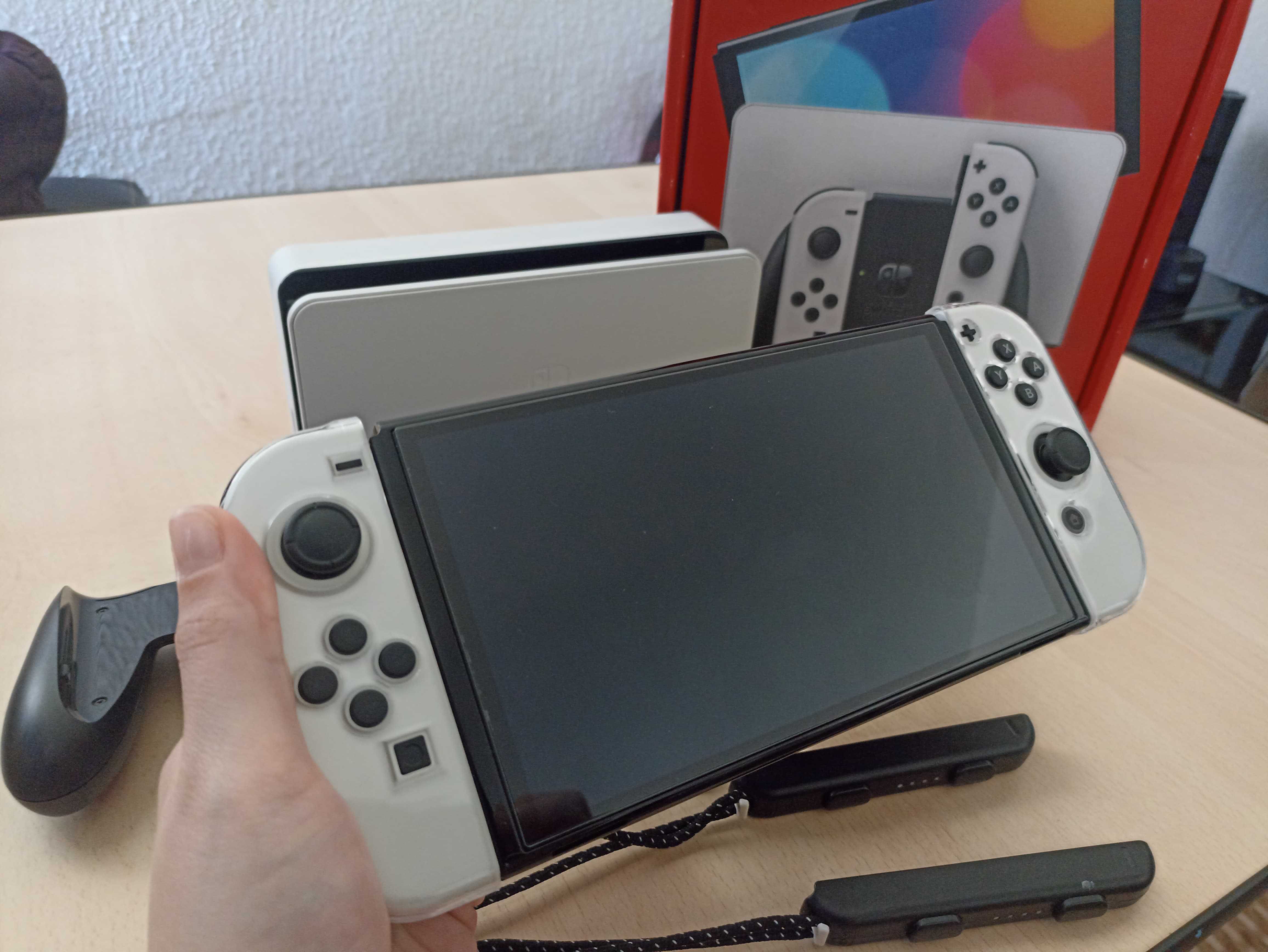 Nintendo Switch Versão OLED - Branco + Jogo Animal Crossing