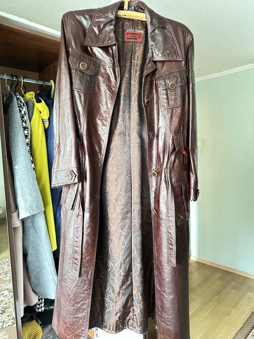 Шкіряний плащ