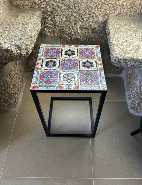 Vendo mesa de apoio floral 36x36x56 Ferro/azulejo