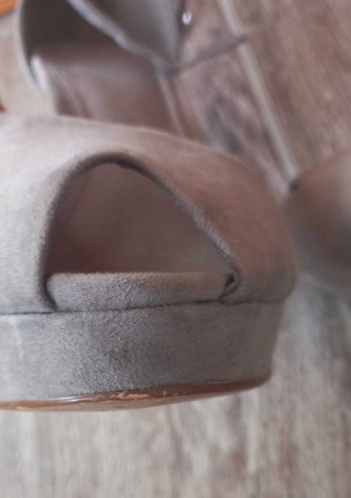 Eleganckie buty damskie zamszowe na słupku Next 38