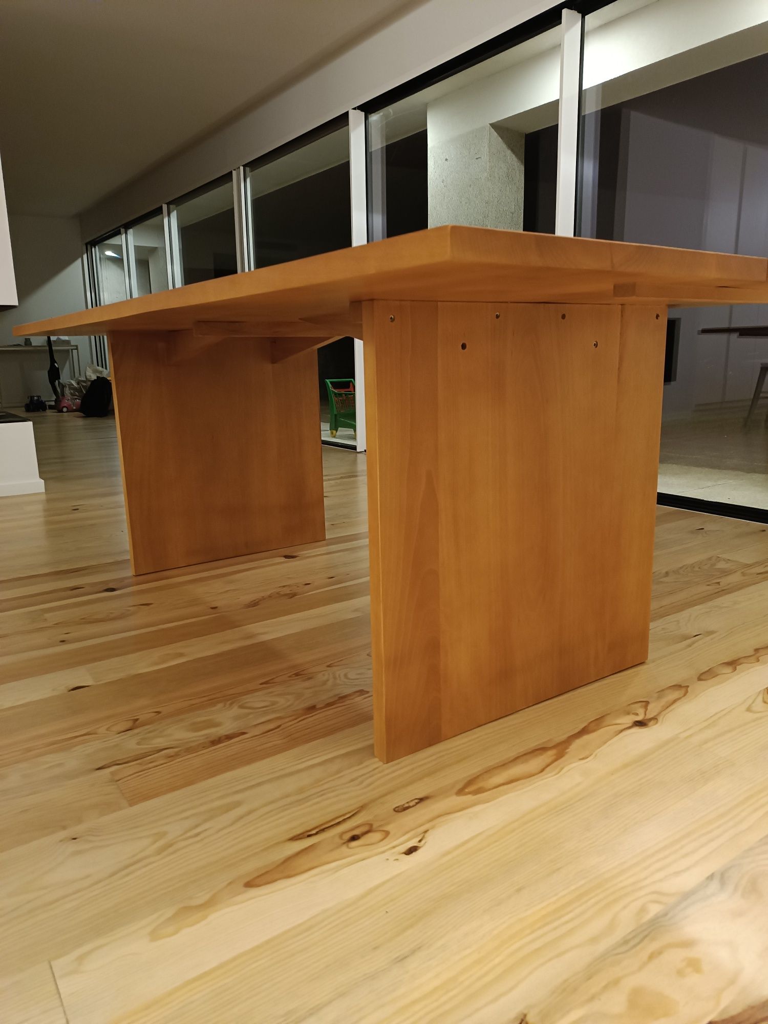 Mesa de jantar em madeira maciça 10 pessoas